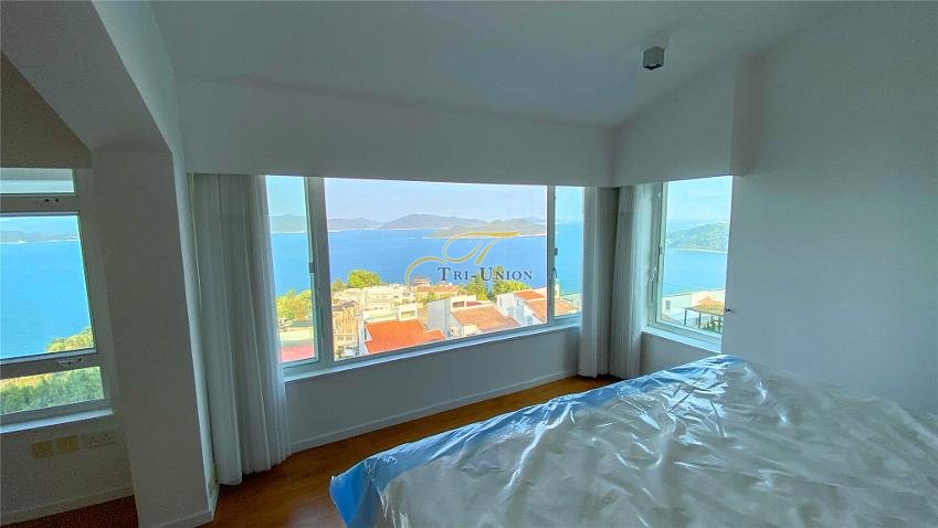 Master bedroom en- suite