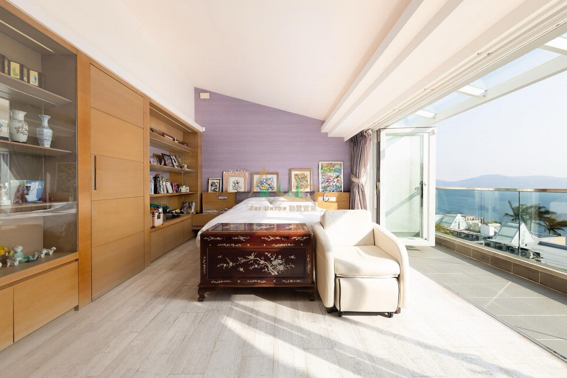 Master bedroom en- suite