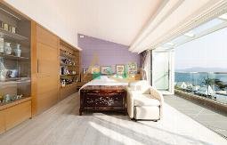 Master bedroom en- suite